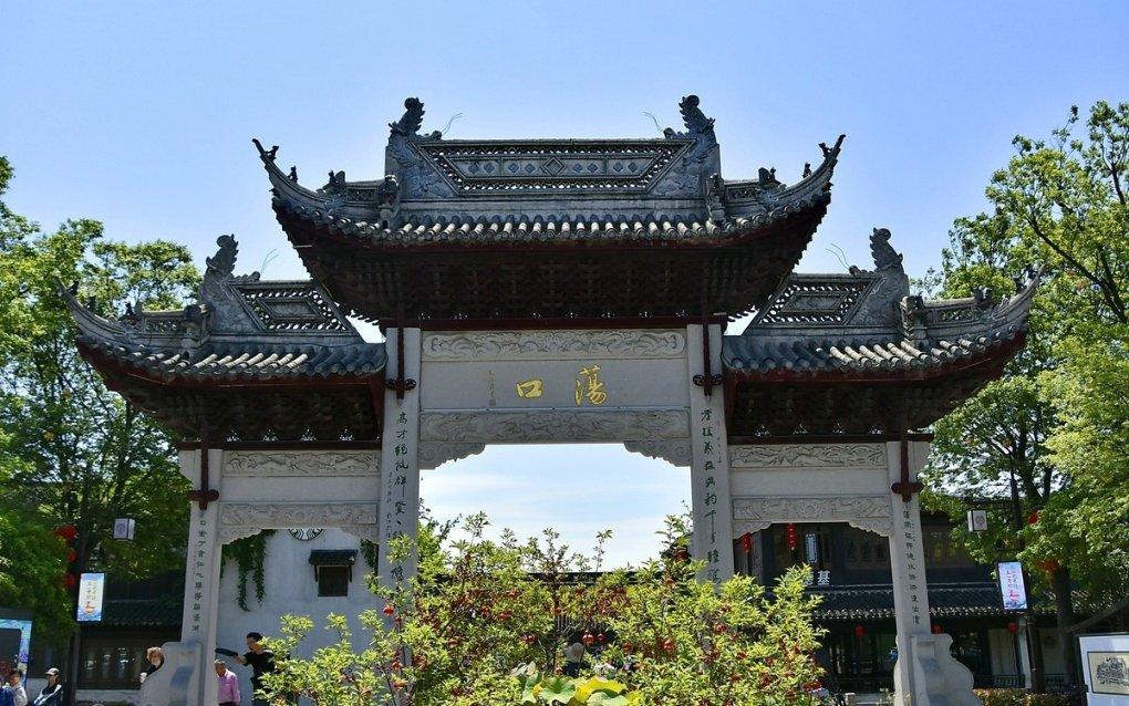 双人跨栏赛跑
